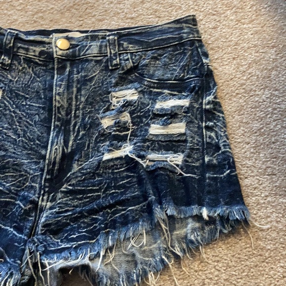 High waisted distressed shorts - Picture 4 of 5